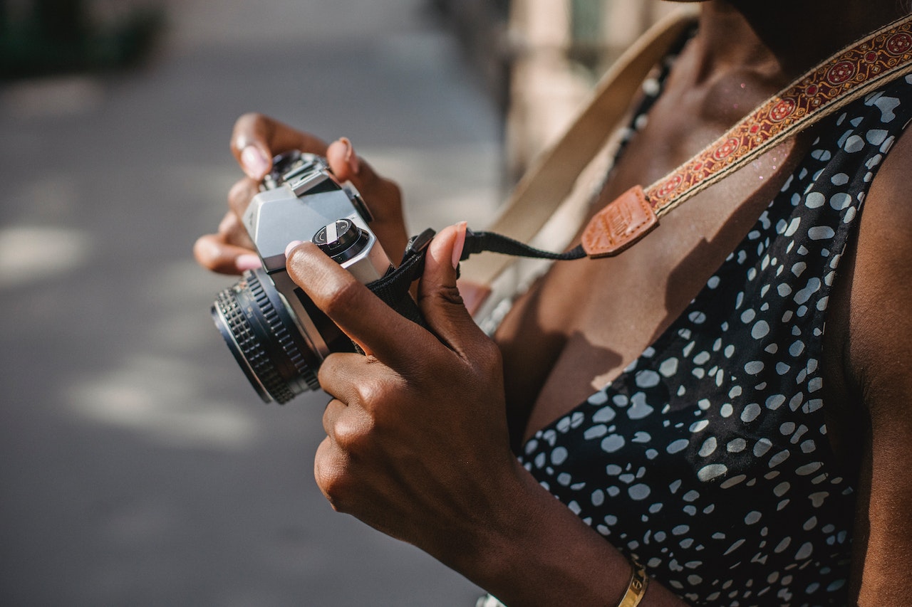 How to choose the right camera strap